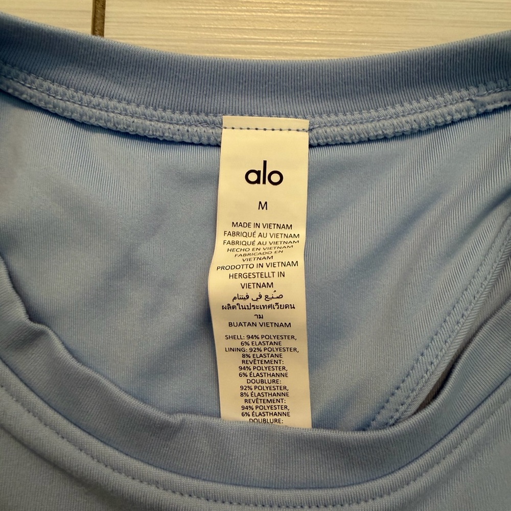 ALO Yoga Light Blue Short Sleeve Crop Tee - Picture 3 of 3